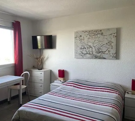 Au Rythme Des Ferrys Apartment Calais Exterior photo